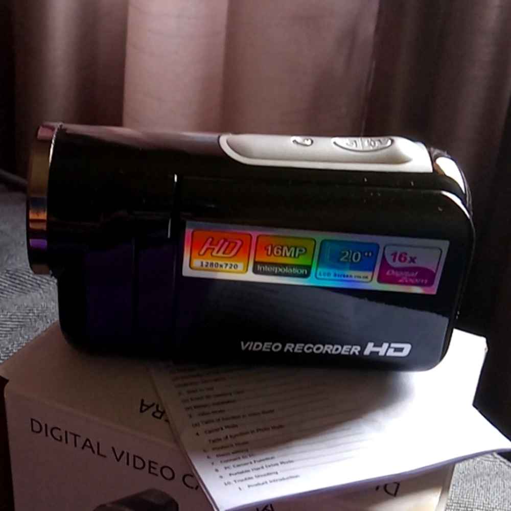 Digital video camera